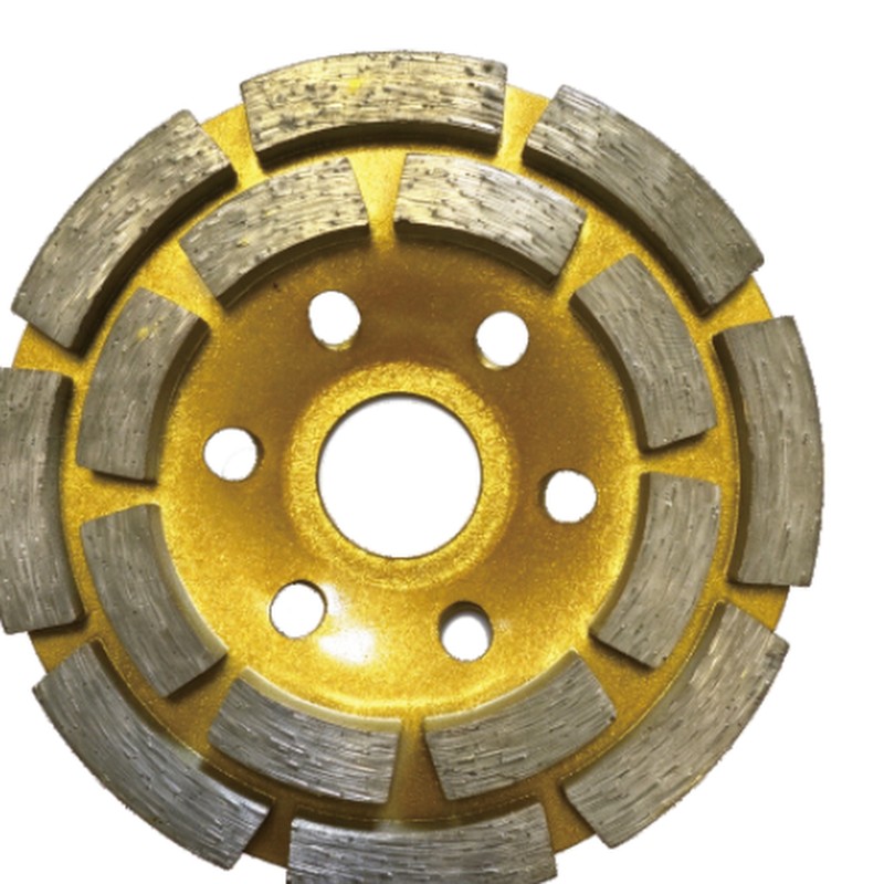 How to Reduce Grinding Dust Without a Vacuum